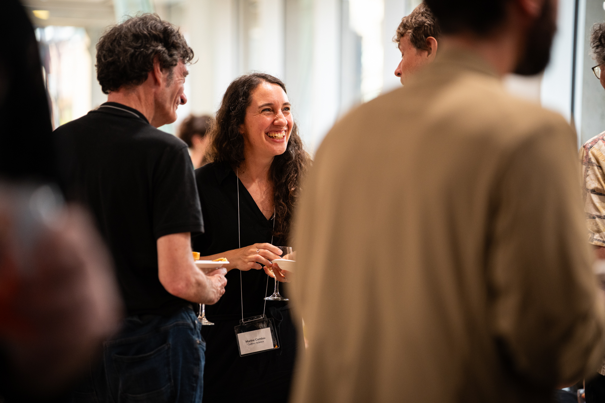 Échanges entre participantes et participants au congrès de l'ACS